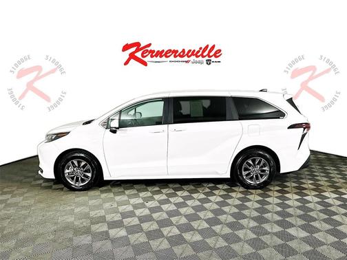 2024 Toyota Sienna LE