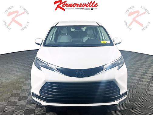 2024 Toyota Sienna LE