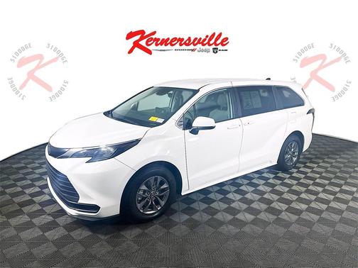 2024 Toyota Sienna LE