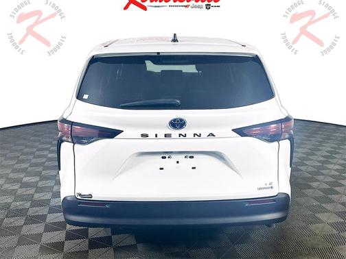 2024 Toyota Sienna LE