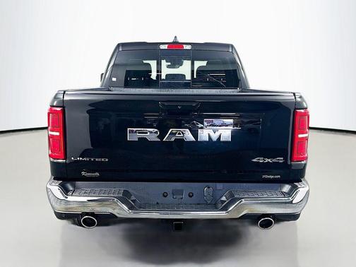 Diamond Black Crystal Pearlcoat 2026 RAM 1500 Limited