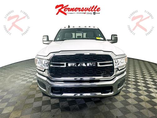 2024 RAM 3500 Tradesman Crew Cab 4x4 8' Box