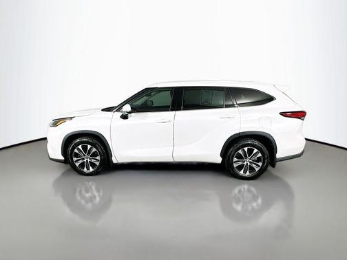 Wind Chill Pearl 2022 Toyota Highlander XLE