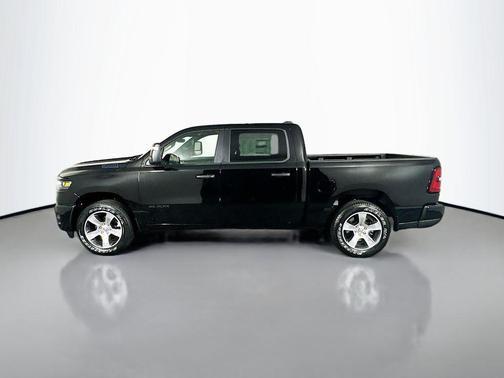 Diamond Black Crystal Pearlcoat 2025 RAM 1500 Express