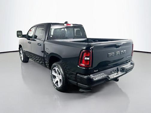 Diamond Black Crystal Pearlcoat 2025 RAM 1500 Express