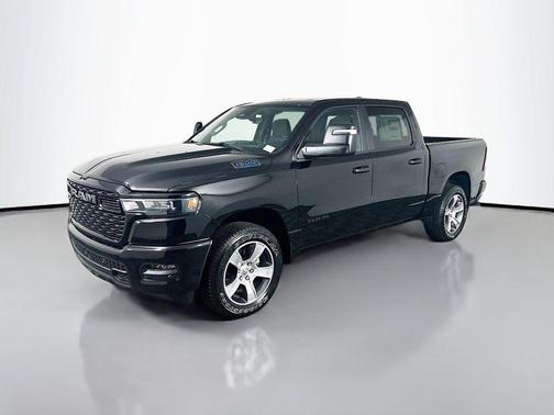 Diamond Black Crystal Pearlcoat 2025 RAM 1500 Express