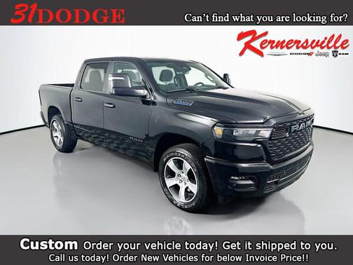 Diamond Black Crystal Pearlcoat 2025 RAM 1500 Express