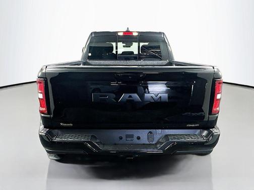 Diamond Black Crystal Pearlcoat 2025 RAM 1500 Express