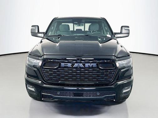 Diamond Black Crystal Pearlcoat 2025 RAM 1500 Express