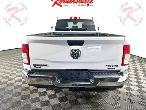 2022 RAM 3500 Big Horn Crew Cab 4x4 8' Box