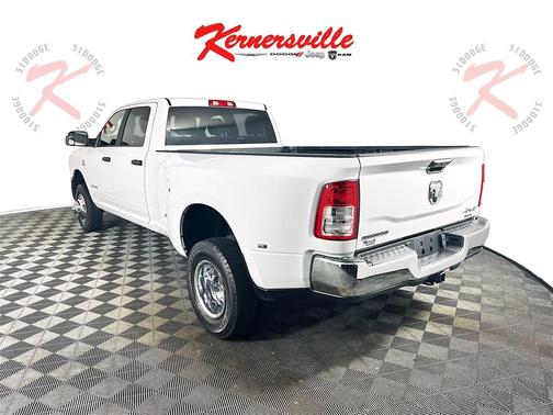2022 RAM 3500 Big Horn Crew Cab 4x4 8' Box
