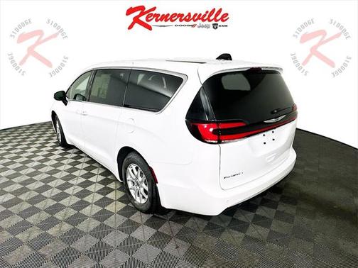 2023 Chrysler Pacifica Touring