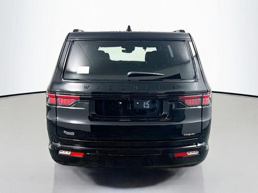 Diamond Black Crystal Pearlcoat 2025 Jeep Wagoneer Series II 4x4