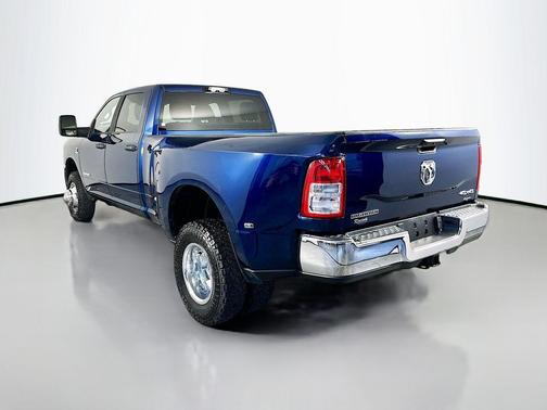 Patriot Blue Pearlcoat 2024 RAM 3500 Big Horn Crew Cab 4x4 8' Box