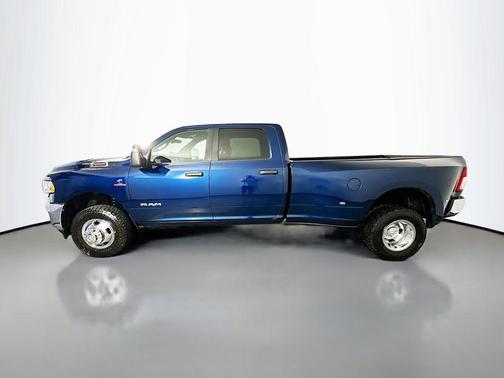 Patriot Blue Pearlcoat 2024 RAM 3500 Big Horn Crew Cab 4x4 8' Box