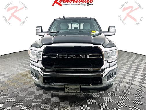 2023 RAM 3500 Tradesman Crew Cab 4x4 6'4' Box