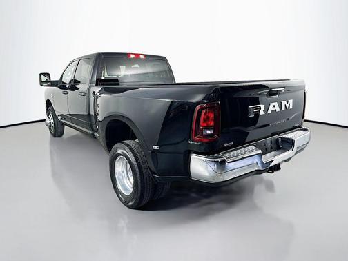 Diamond Black Crystal Pearlcoat 2026 RAM 3500 Tradesman Crew Cab 4x2 8' Box