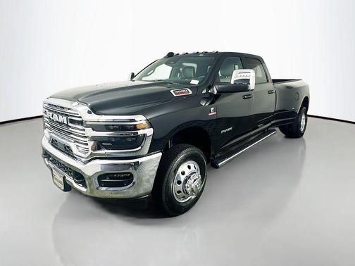 Diamond Black Crystal Pearlcoat 2025 RAM 3500 Laramie Crew Cab 4x4 8' Box