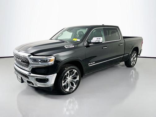 Diamond Black Crystal Pearlcoat 2019 RAM 1500 Limited