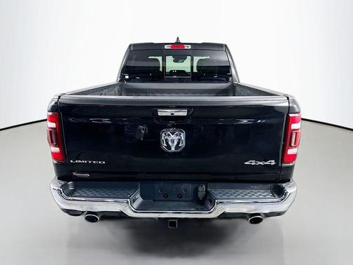 Diamond Black Crystal Pearlcoat 2019 RAM 1500 Limited