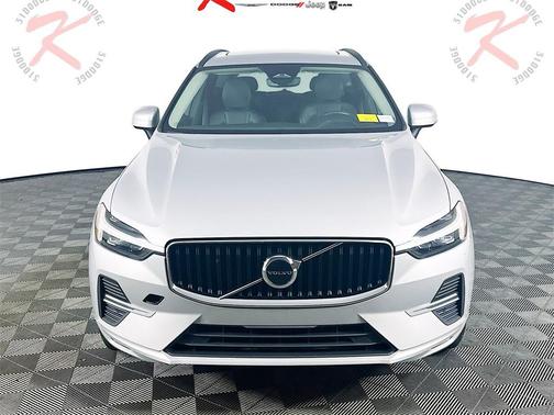 2022 Volvo XC60 B5 Momentum