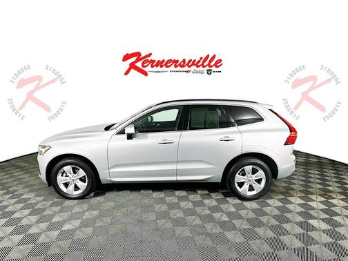 2022 Volvo XC60 B5 Momentum