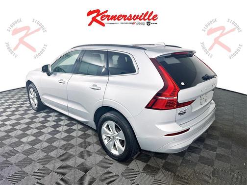 2022 Volvo XC60 B5 Momentum