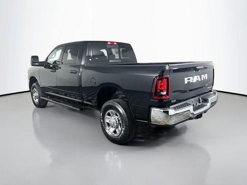 Diamond Black Crystal Pearlcoat 2026 RAM 2500 Tradesman Crew Cab 4x4 6'4' Box
