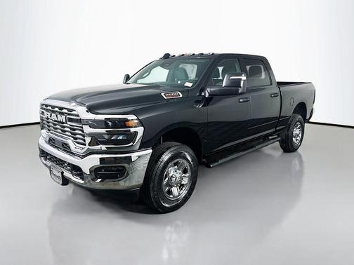 Diamond Black Crystal Pearlcoat 2026 RAM 2500 Tradesman Crew Cab 4x4 6'4' Box