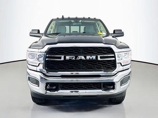 Diamond Black Crystal Pearlcoat 2020 RAM 2500 Tradesman Crew Cab 4x4 6'4' Box