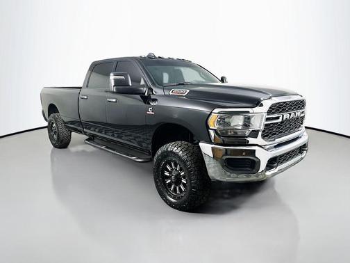 2024 RAM 3500 Tradesman Crew Cab 4x4 8' Box