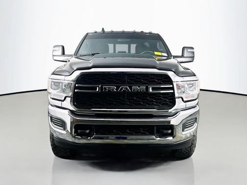 2024 RAM 3500 Tradesman Crew Cab 4x4 8' Box