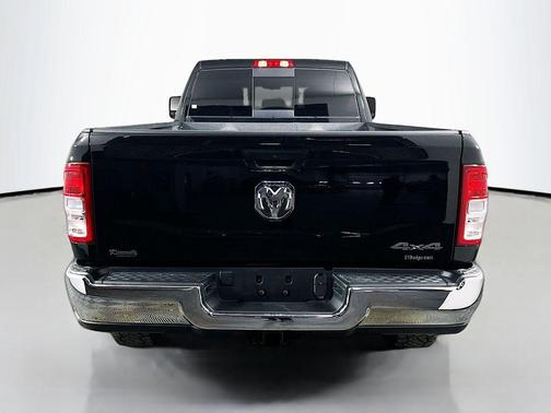 2024 RAM 3500 Tradesman Crew Cab 4x4 8' Box