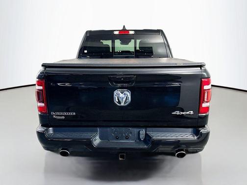 Diamond Black Crystal Pearlcoat 2023 RAM 1500 Laramie