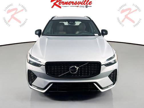 2023 Volvo XC60 B5 Plus Dark Theme