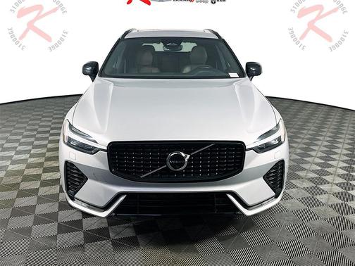 2023 Volvo XC60 B5 Plus Dark Theme
