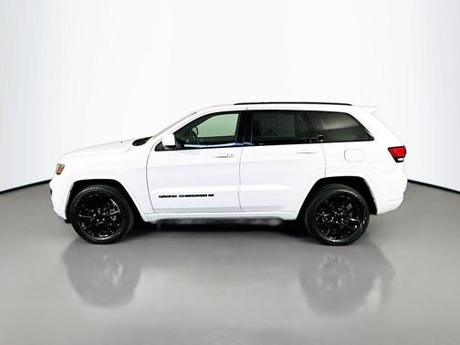 Bright White Clearcoat 2022 Jeep Grand Cherokee Laredo
