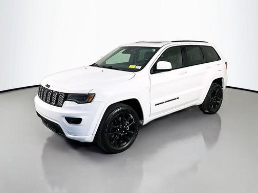 Bright White Clearcoat 2022 Jeep Grand Cherokee Laredo