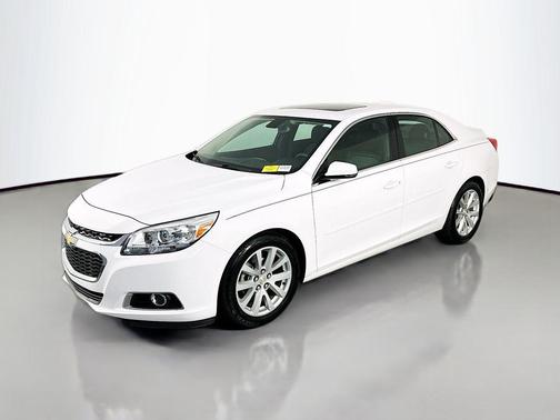 Summit White 2015 Chevrolet Malibu 2LT
