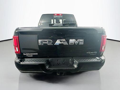 Diamond Black Crystal Pearlcoat 2025 RAM 2500 Laramie Crew Cab 4x4 6'4' Box