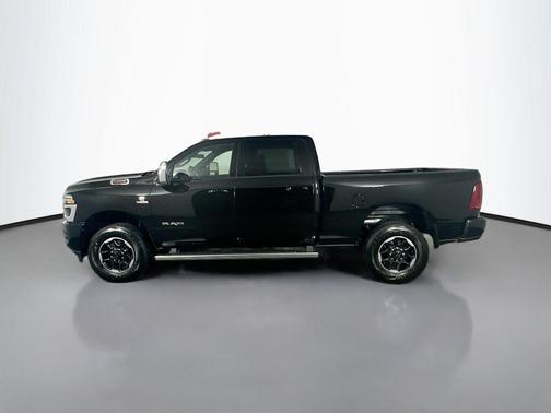 Diamond Black Crystal Pearlcoat 2025 RAM 2500 Laramie Crew Cab 4x4 6'4' Box