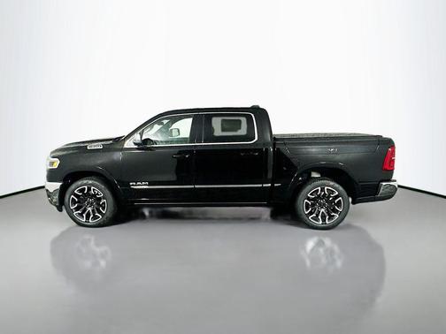 Diamond Black Crystal Pearlcoat 2026 RAM 1500 Limited