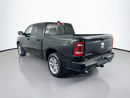Diamond Black Crystal Pearlcoat 2019 RAM 1500 Laramie