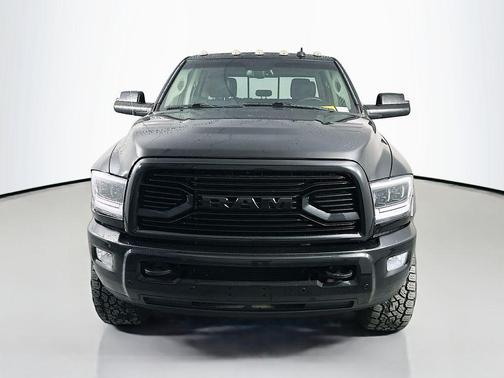 Brilliant Black Crystal Pearlcoat 2018 RAM 2500 Laramie Crew Cab 4x4 6'4' Box