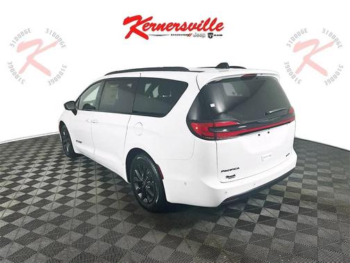 2025 Chrysler Pacifica L
