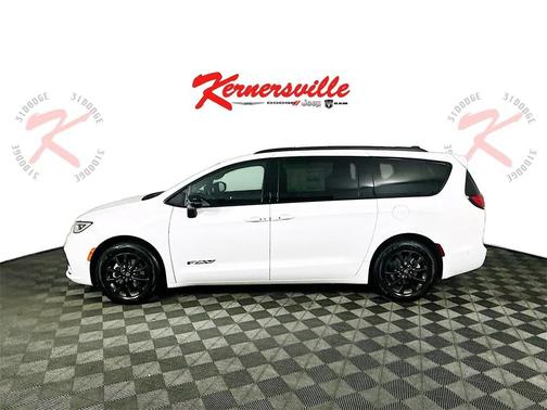 2025 Chrysler Pacifica L