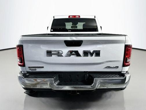 Bright White Clearcoat 2025 RAM 2500 Big Horn Crew Cab 4x4 6'4' Box
