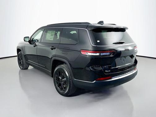 Diamond Black Crystal Pearlcoat 2026 Jeep Grand Cherokee L Altitude