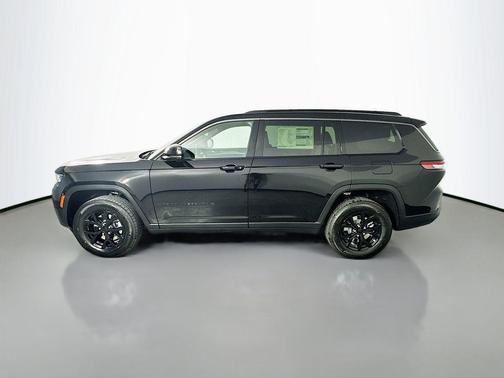 Diamond Black Crystal Pearlcoat 2026 Jeep Grand Cherokee L Altitude