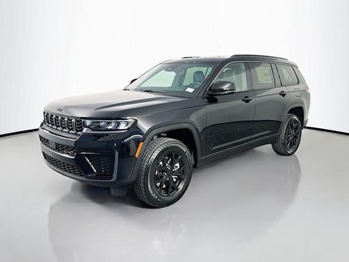 Diamond Black Crystal Pearlcoat 2026 Jeep Grand Cherokee L Altitude